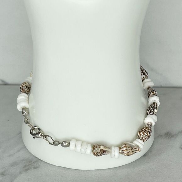 Silver Tone Conch Shell Beaded Bracelet - Picture 4 of 9